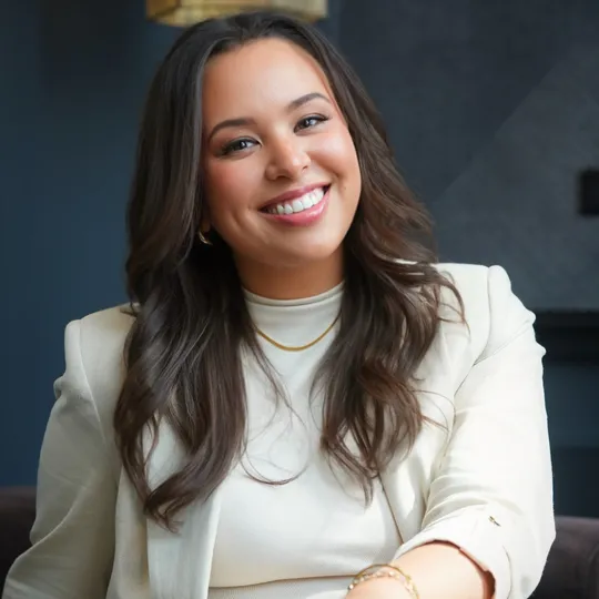 Nicole Leiva, Agent in  - Compass