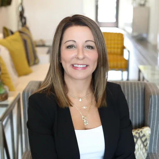 Christine Hernandez, Agent in  - Compass