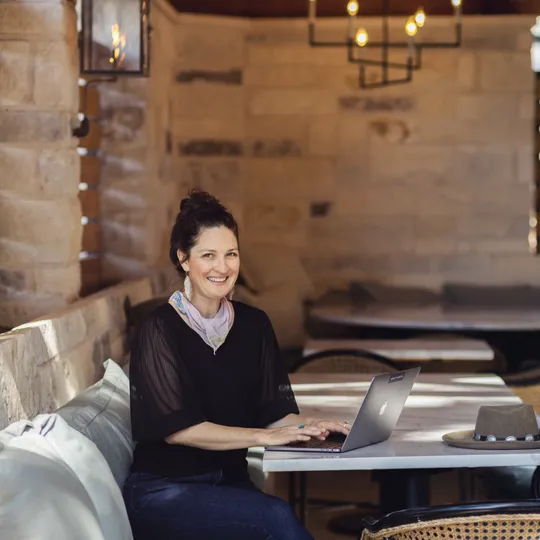 Anna Untersee, Agent in  - Compass