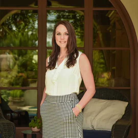 Kristin DeBarbieris, Agent in  - Compass