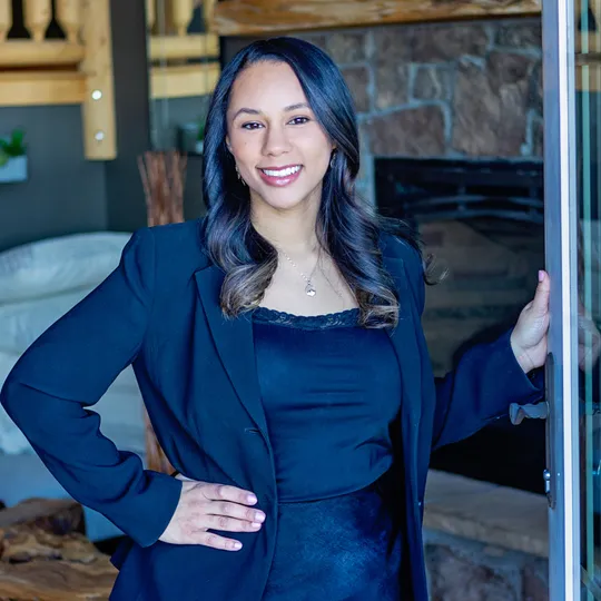 Bailey Molleur, Agent in  - Compass