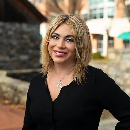 Shari Abbas, Agent in  - Compass