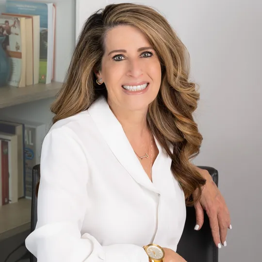 Liza Czopp, Agent in  - Compass