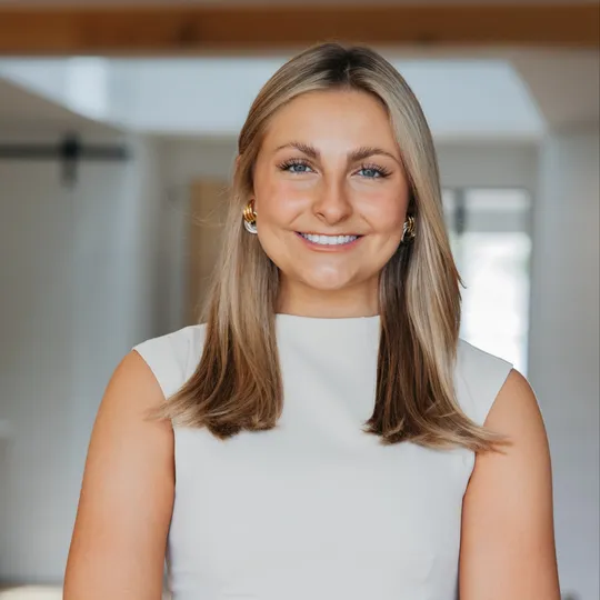 Halle Wunsch, Agent in  - Compass