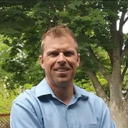 Erik Larson, Agent in  - Compass