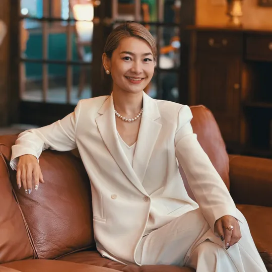 Lina Wang, Agent in  - Compass