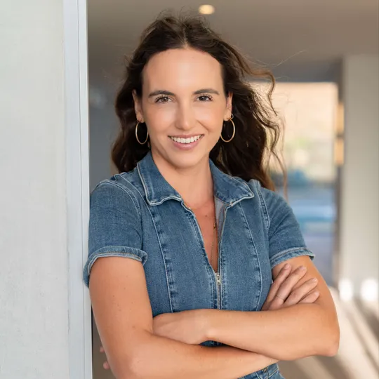 Tessa Cosentino, Agent in  - Compass