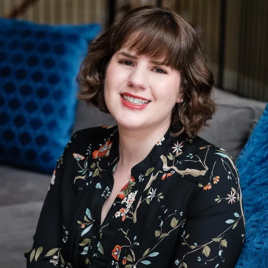 Emma Mueller, Agent in  - Compass