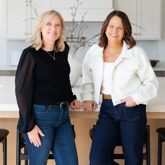 Jodi + Amy, Agent in  - Compass