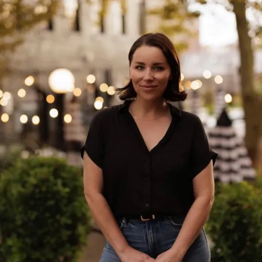 Kassi Mazzucco, Agent in  - Compass