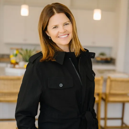 Shelly Weller, Agent in  - Compass