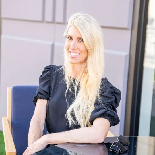 Holly McDonald, Agent in  - Compass