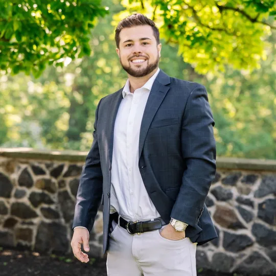 Alec Georigi, Agent in  - Compass