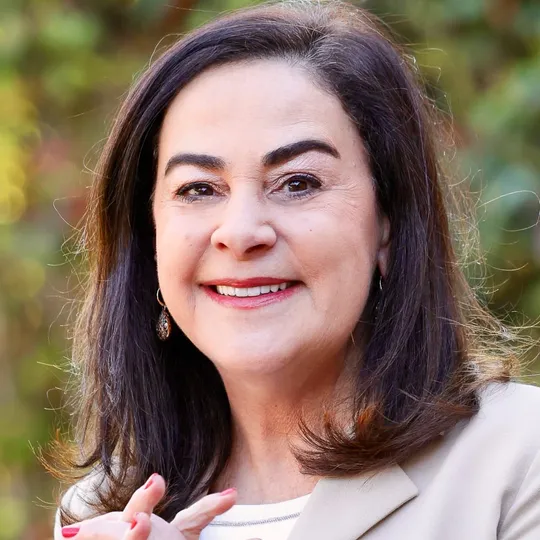 Lizi Tabet, Agent in  - Compass