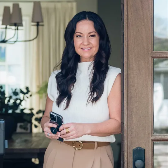 Sarah Weaver, Agent in  - Compass