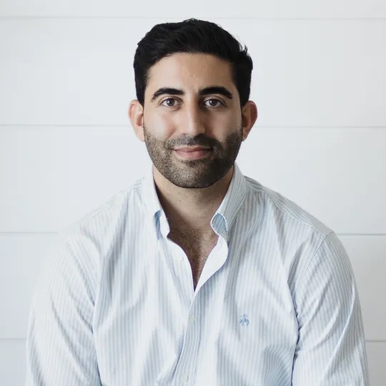 Moshe Malka, Agent in  - Compass