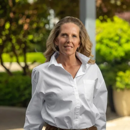 Beth Leonardo, Agent in  - Compass