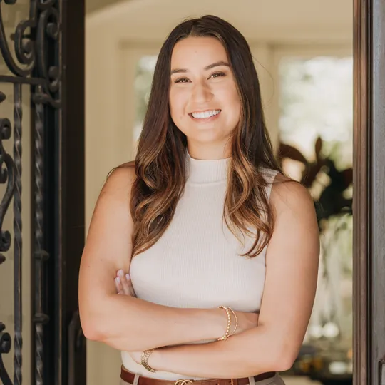 Samantha Littrell, Agent in  - Compass