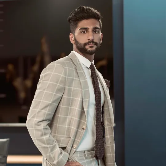 Pejman Zahmatkesh, Agent in  - Compass