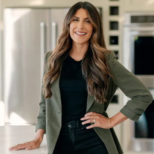 Karina Weber, Agent in  - Compass