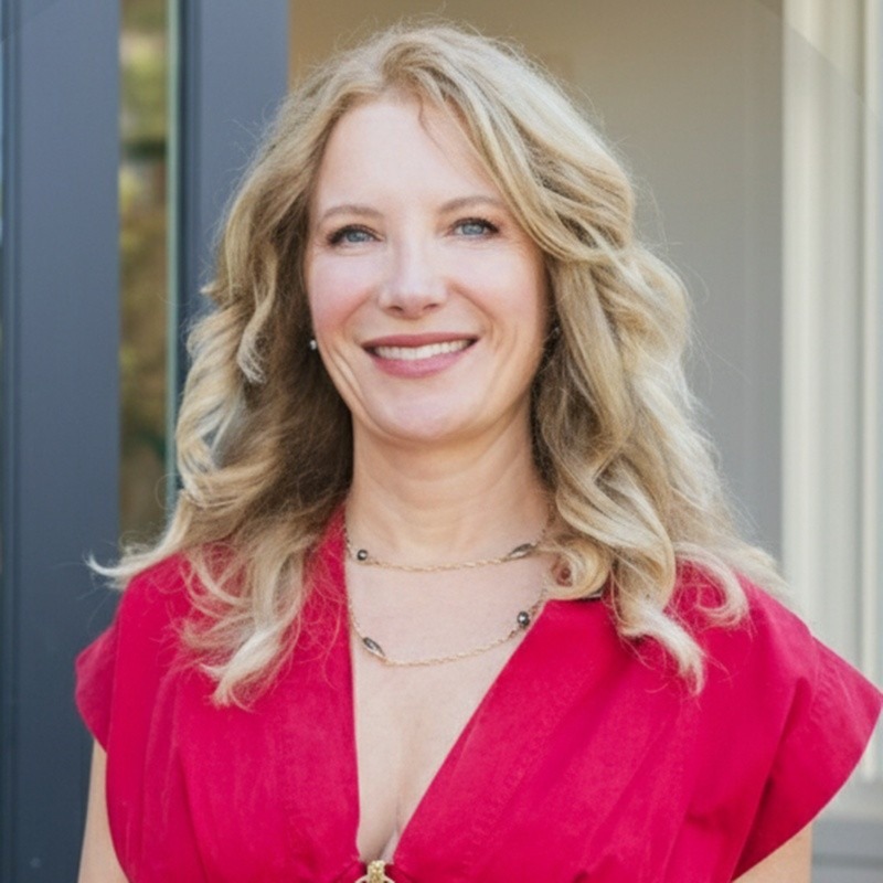 Headshot of Helena Zaludova