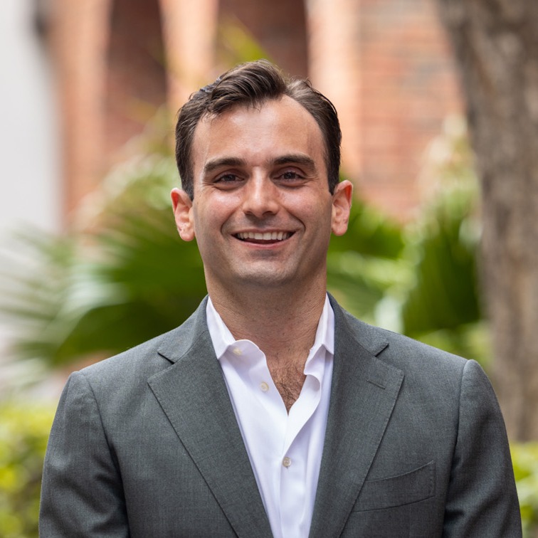 Headshot of Daniel Hernandez