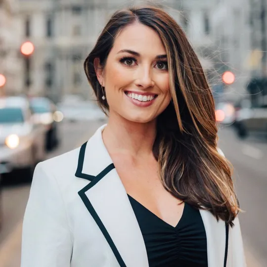 Gabriella Papale-Chrost, Agent in  - Compass