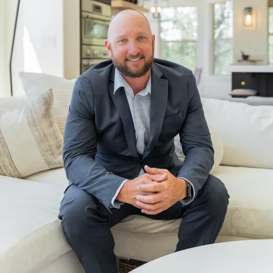 Justin Meyer, Agent in  - Compass