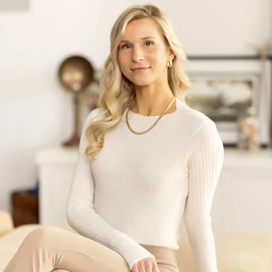 Claire Kinder, Agent in  - Compass