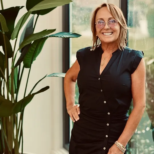 Dana Terkiel, Agent in  - Compass