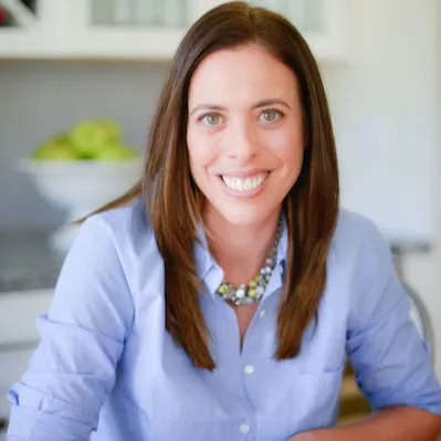 Kate McMillan, Agent in  - Compass