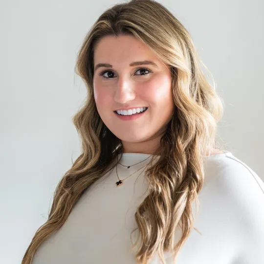 Lauren Beghou, Agent in  - Compass