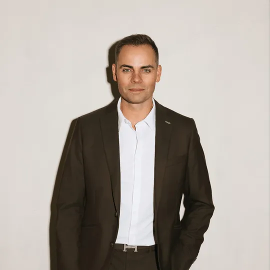 Brian Hopper, Agent in  - Compass