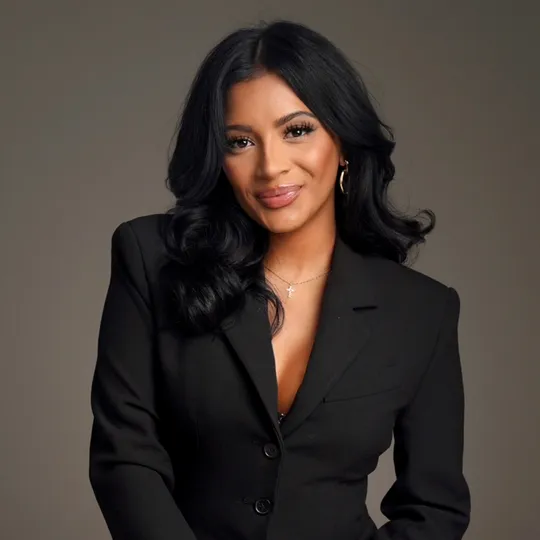 Vanessa Sierra, Agent in  - Compass