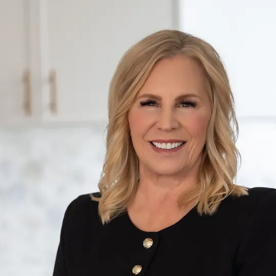 Shelley Korn, Agent in  - Compass