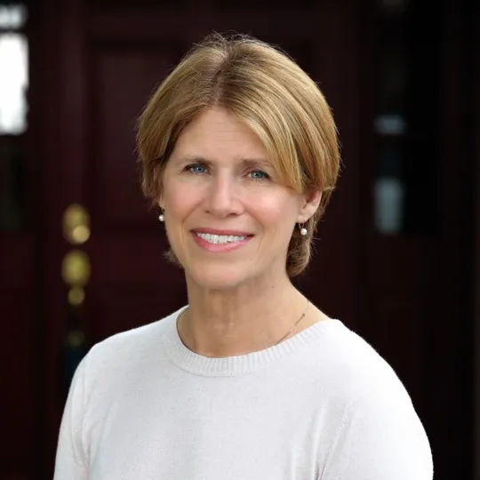 Jackie Lyle, Agent in  - Compass