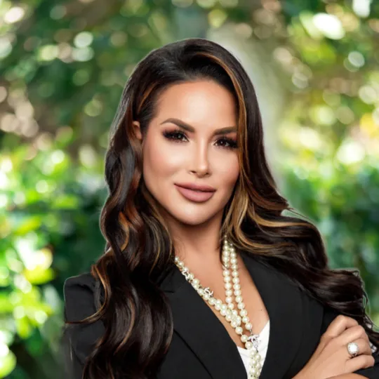 Fina Cabrera, Agent in  - Compass