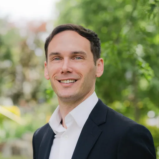 Taylor Carney, Agent in  - Compass