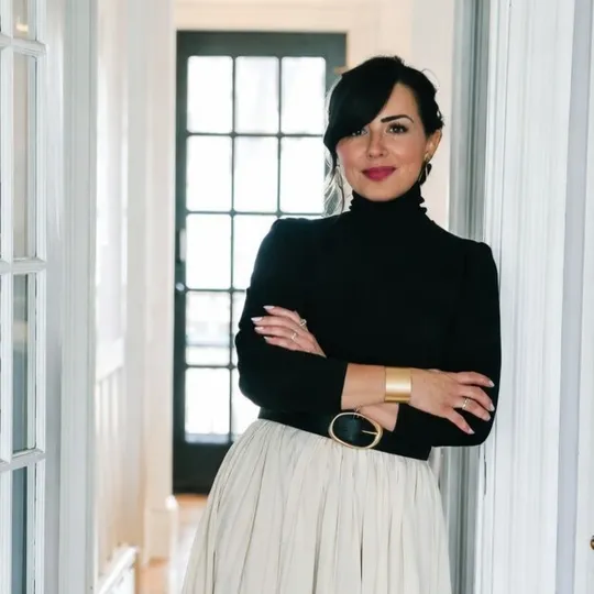 Thais Collins, Agent in  - Compass