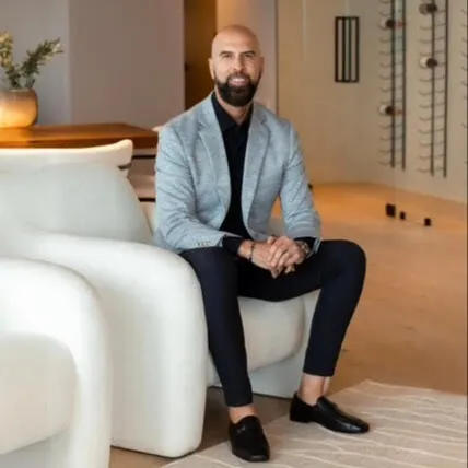 Elliott Ahajanian, Agent in  - Compass