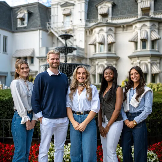 Luxe Haven, Agent in  - Compass