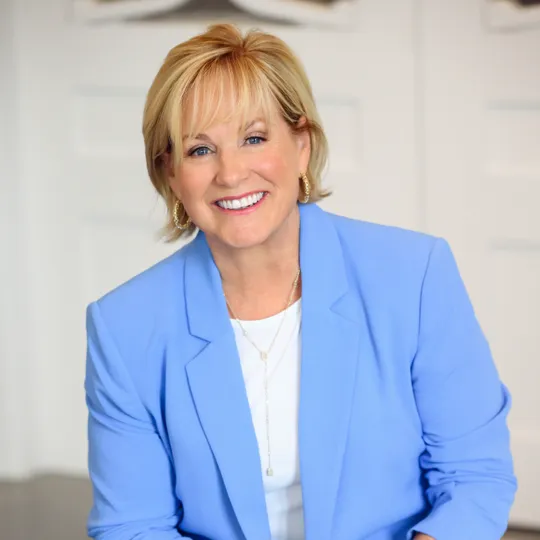 Cara Asher, Agent in  - Compass