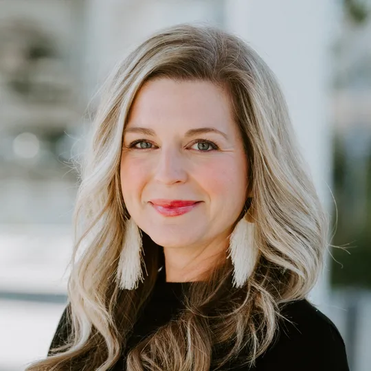 Crystal Hutton, Agent in  - Compass