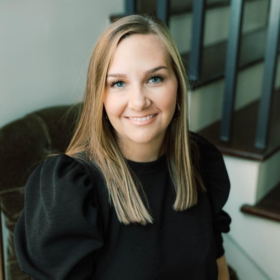 Headshot of Rachel Hebert