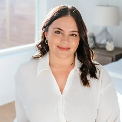 Joy Smith, Agent in  - Compass