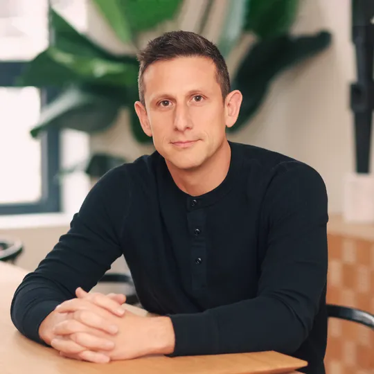 Noah Plener, Agent in  - Compass