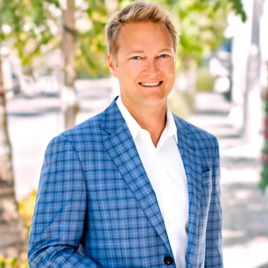 Thor Brown, Agent in  - Compass