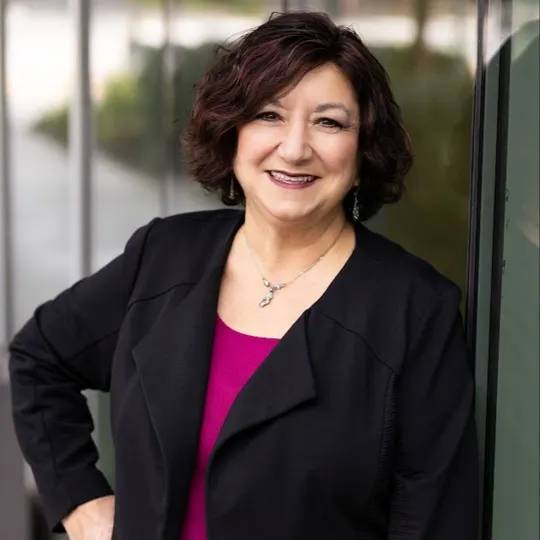 Lisa Schwartz, Agent in  - Compass