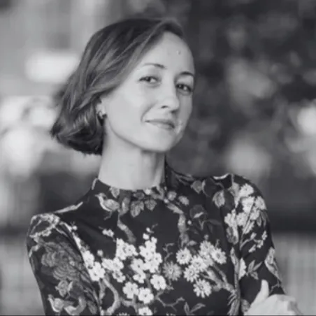 Lauren Schaffer, Agent in  - Compass