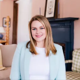 Brianna Carvalho, Agent in  - Compass